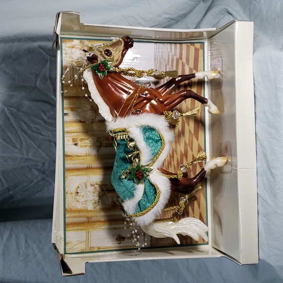 Breyer 2019 Holiday Horse Minstrel - Picture 1 of 16